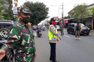 Koramil 0818/25 Pakis bersama Polsek Gelar Penertiban Protokol Kesehatan