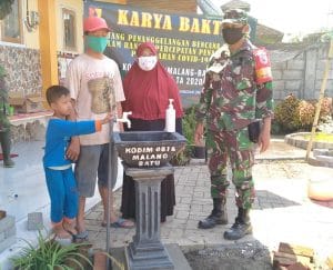 Cegah Covid-19, Koramil 0818/23 Jabung Buat Wastafel Cuci Tangan Bagi Warga Sidorejo