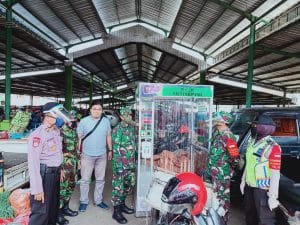 Patroli Strongpoint, Koramil Karangploso 0818/28 Edukasi Masyarakat Protokol Kesehatan