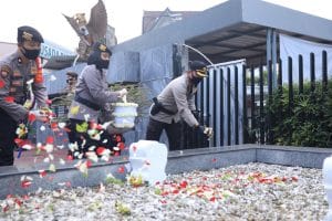 Kapolresta Pimpin Upacara Peringatan Hari Bhayangkara ke-74 di TMP Mas Trip Kota Malang