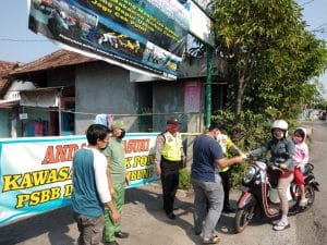 Pemdes Krembung Dirikan Dua Pos Check Point
