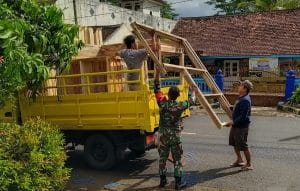 Koramil 0818/10 Pagak Terima Material Progam Ratilahu Kodim 0818