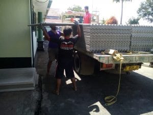 Batuud Koramil 0818/17 Ampelgading Terima Kedatangan Material Rutilahu