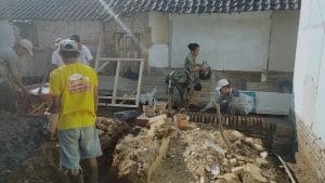Koramil 0818/13 Kalipare Kebut Bedah Rumah Milik Warga Desa Arjosari