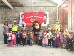 Dikyasa Polres Malang Gelar Polsanak dan Edukasi kepada Anak-anak Kampung Tangguh Semeru Dusun Bugis