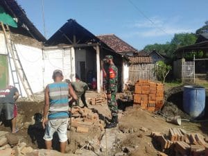 Koramil 0818/19 Gondanglegi Laksanakan Droping Material Rutilahu ke Desa Ketawang