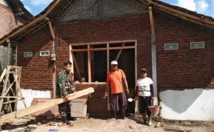 Koramil 0818/ 20 Tajinan Bantu Warga Desa Tambak Asri Miliki Hunian Layak