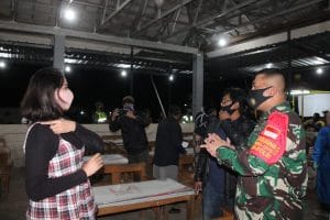 Dandim 0818 Pimpin Langsung Operasi Penegakan Disiplin dan Rapid Test Acak di Sejumlah Kafe