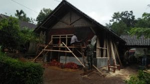 Berkat Kekompakan dengan Warga, Koramil 0818/11 Donomulyo Segera Selesaikan Pengerjaan Rutilahu