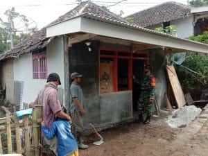 Babinsa Koramil 0818/04 Ngantang Selesaikan Rehab Rumah Program Rutilahu