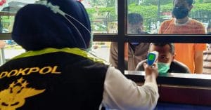 Tim Dokpol Polres Malang Laksanakan Pemeriksaan Kesehatan Covid-19 di Pos Jaga Mapolres