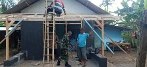 Jelang Berakhirnya Rutilahu, Babinsa Koramil 0818/10 Pagak Kebut Pengerjaan Rumah Warga Binaannya