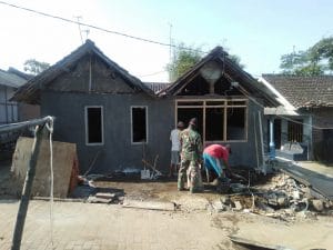 Melalui Program Rutilahu, Koramil 0818/26 Singosari Ubah Rumah Warga Desa Baturetno Menjadi Layak Huni