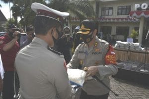 Polres Batu Distribusikan Bansos 10 Ton Beras Tahap III dari Mabes Polri