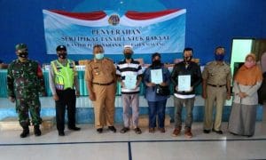 Babinsa Koramil 0818/07 Pakisaji Kawal Pembagian Sertifikat Tanah