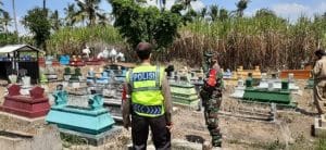 Babinsa Koramil 13/Kalipare dan Satgas Covid-19 Laksanakan Pemakaman Protokol Covid-19