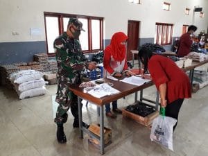 Dengan Pendampingan Babinsa 0818/01 Pujon, Penyaluran BPNT Berlangsung Lancar