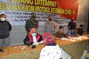 Dandim 0818 Pantau Penerapan Sidang di Tempat Bagi Pelanggar Protokol Kesehatan