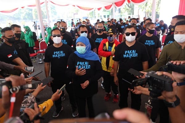 KETERANGAN: Gubernur Jatim Khofifah saat memberikan keterangan pers yang berhubungan dengan kegiatan gowes bersama di wilayah Kota Malang.