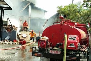 Akibat Konsleting Listrik Hanguskan Gudang Distributor Popok dan Kosmetik
