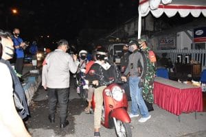 Dandim 0818/Malang-Batu Bersama Kapolres Pantau Operasi Yustisi di Kecamatan Lawang