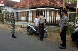 Babinsa Koramil 13 Kalipare Laksanakan Patroli Penegakan Disiplin Protokol Covid-19