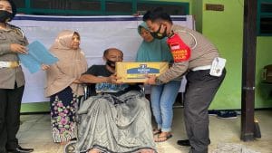 Peduli Rekan Kerja yang Sakit, Satlantas Polres Malang Ulurkan Tali Asih