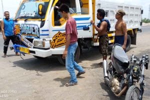 Truk Senggol Motor, Hantar Ke Puskesmas Lalu Kabur