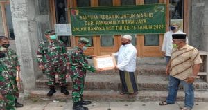 Kodim 0818 Salurkan Bantuan Keramik dari Pangdam V/Brw ke Masjid Al-Furqan Singosari
