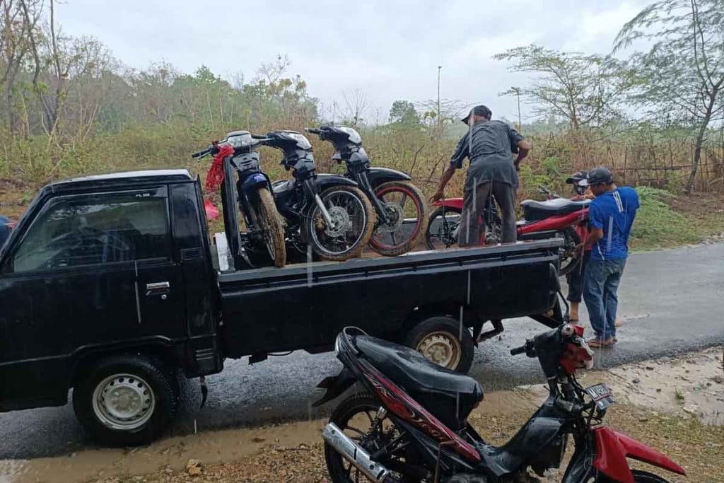 Digrebek, Polisi Gagal Bekuk Penjudi Sabung Ayam