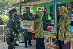 Kodim 0818 Sambangi Kampung Seroja, Sambil Beri Bingkisan