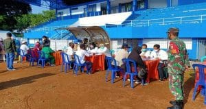 Koramil 0818/Turen Dampingi Cek Kesehatan Calon Jamaah Haji