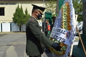 Tabur Bunga di Makam Pahlawan Peringatan Hari Kesaktian Pancasila