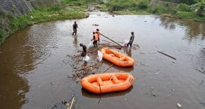 Sambut HUT Kota Batu, Sabers Pungli Kembali Bersih-bersih Sungai Brantas