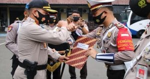 Tiga Anggota Polresta Malang Kota Dapat Piagam Penghargaan