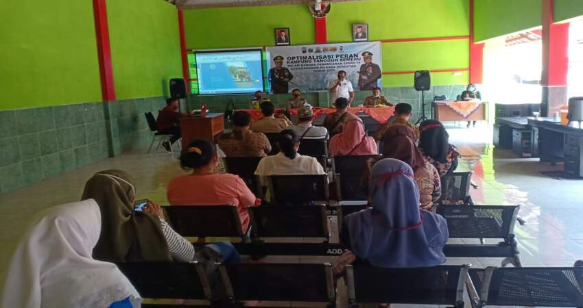 ANTUSIAS: Masyarakat yang hadir dalam kegiatan tersebut terlihat begitu antusias mendengarkan apa yang disampaikan Narasumber.