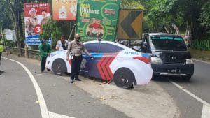 Satlantas Polres Malang, Pasang Replika Mobil Patwal Dikawasan Rawan Kecelakaan