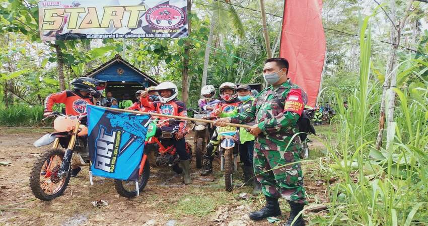 Gandeng Komunitas Motor Trail, Babinsa Koramil 0818/31 Gedangan Galang Dana Pembangunan Mushola
