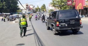 Koramil 0818/22 Tumpang Gelar Operasi Yustisi di Jalur Protokol