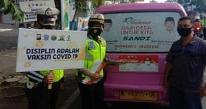 Ops Zebra Semeru 2020, Satlantas Polres Malang Sebar Brosur dan Stiker Imbauan Prokes Covid-19