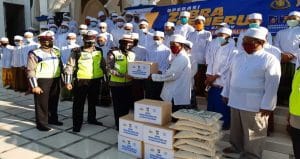 Satlantas Polres Malang Bagikan Sembako ke Ponpes Assalafi Al-Fithrah