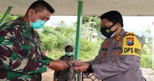 Beri Surprise di HUT Kodam V/Brawijaya, Kapolres Batu Berikan Kue Ultah Pada Pabung Kodim 0818