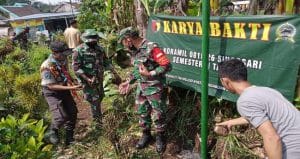 Koramil 0818/26 Singosari Libatkan Warga dalam Pemasangan LPJ di Area TPU