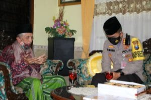 Sambangi Ketua MUI Kota Malang, Kapolresta Malang Kota di Doakan Sehat