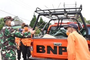 Dandim 0818 Tinjau 2 Lokasi Terdampak Erupsi Gunung Semeru