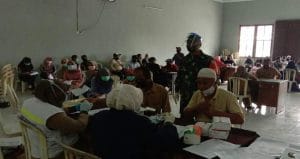Koramil 0818/28 Karangploso Dampingi Kegiatan Rapid Tes Anggota KPPS