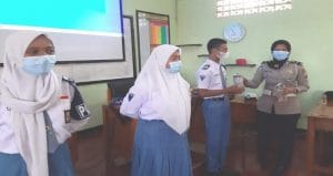 Satlantas Polres Malang Sosialisasi Prokes dan UU Lalu-lintas di Kalangan Pelajar