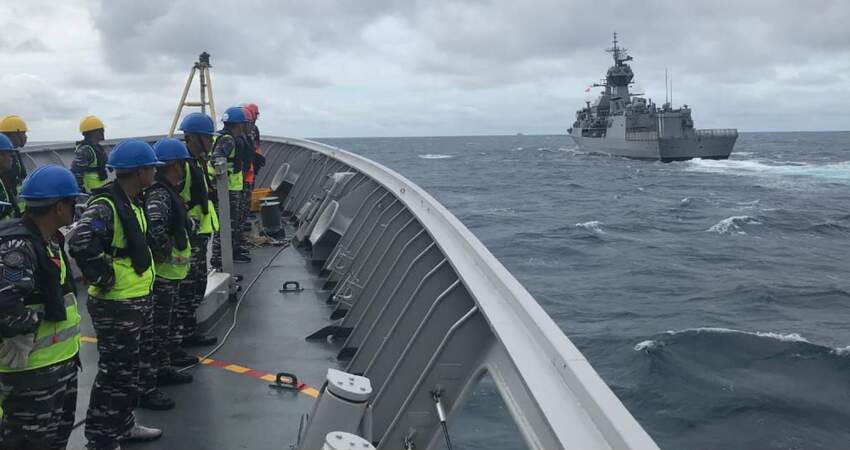 Kru KRI Bung Tomo.