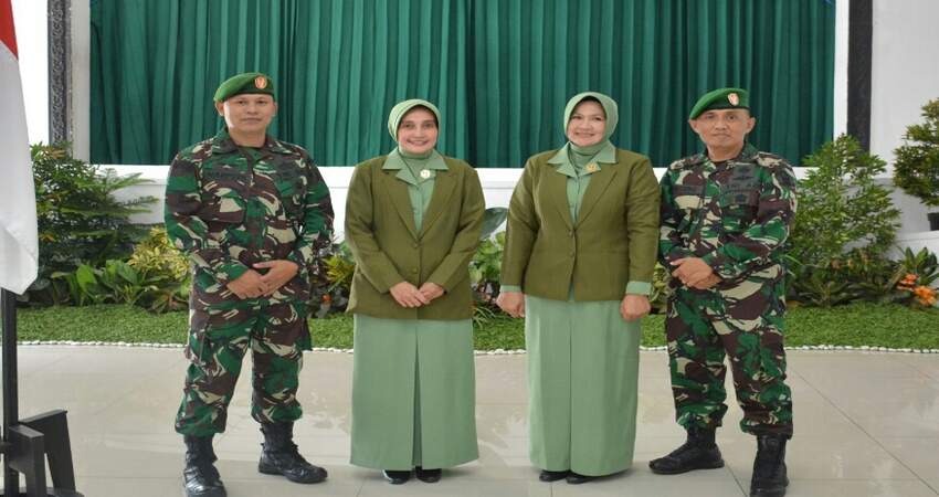 FOTO BERSAMA: Letkol Kav Mahpuzh, S.Pd dan Letkol Inf Soegeng Boedijono, S.Pd dan Letkol Kav Mahpuzh, S.Pd saat foto bersama.
