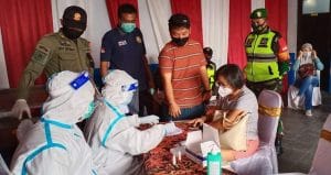 Babinsa Koramil 0818/07 Pakisaji Kawal Pelaksanaan Rapid Test di Pos Pantau Pendem Batu